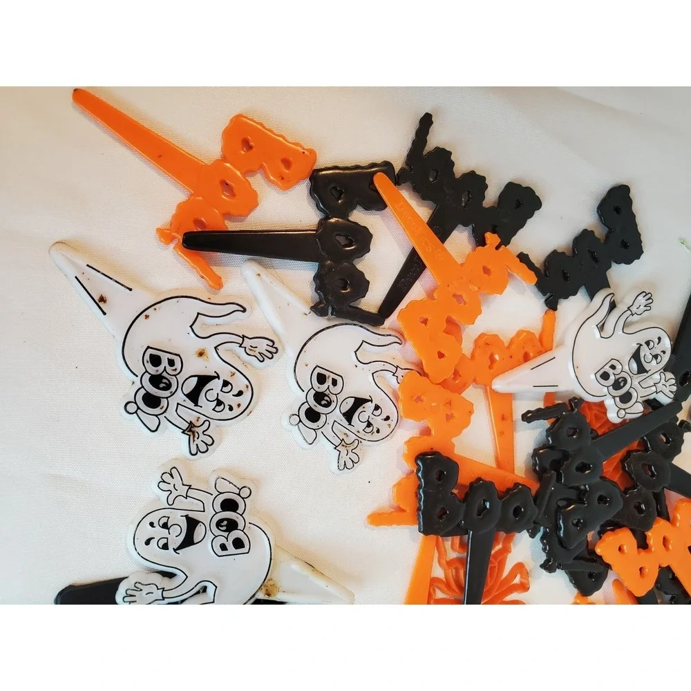 VTG LOT HALLOWEEN PLASTIC CAKE/CUPCAKE TOPPERS‎ Ghost Boo Skeleton Lot Of 20